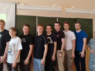 Сотрудники городской библиотеки №4 провели для студентов Кулебакского металлургического колледжа литературную гостиную  «Поэт поколений»